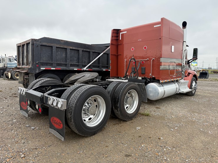 2015-peterbilt-579-image-4