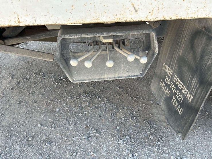 2011-kenworth-t300-image-22