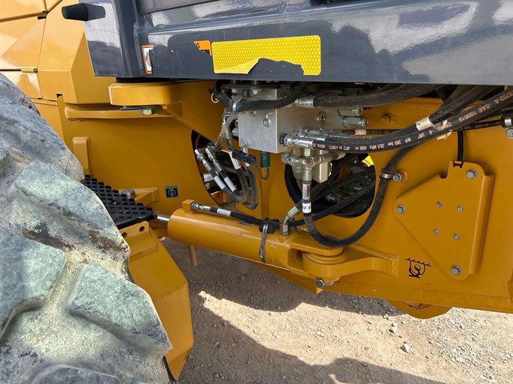 2025-deere-872gp-image-38