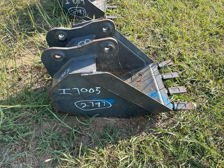 13in-excavator-tooth-bucket-image-2