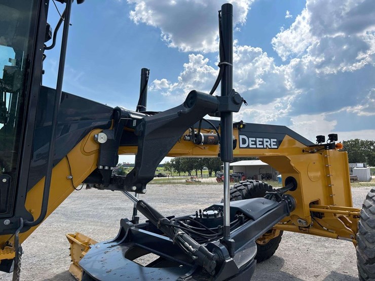 2025-deere-872gp-image-39