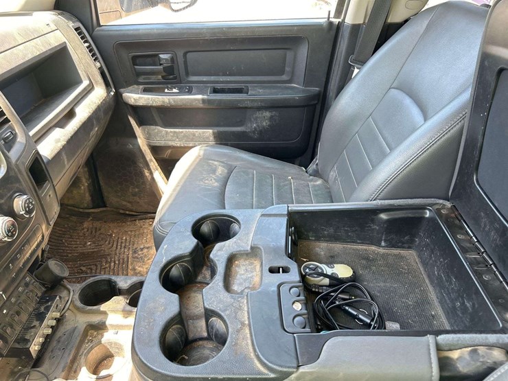 2017-ram-5500-chassis-crew-cab-reading-service-truck-image-17