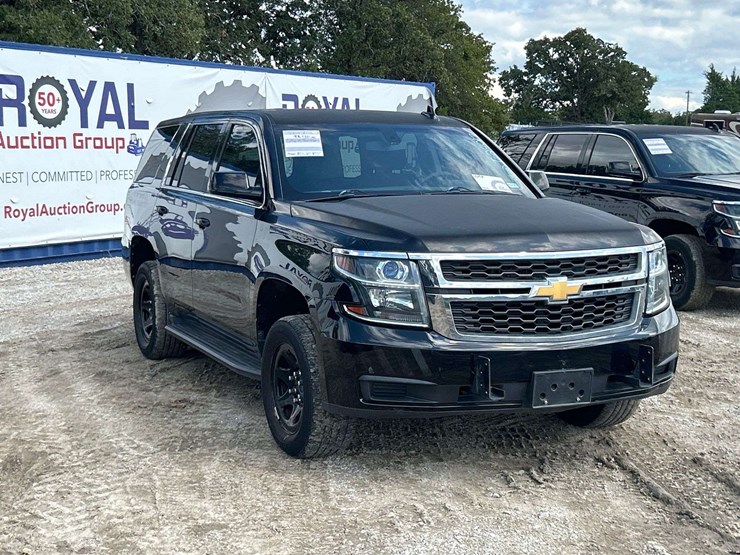 2017-chevrolet-tahoe-image-4
