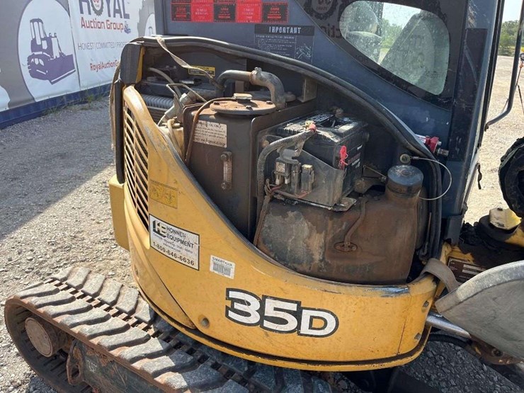 2013-deere-35d-image-9