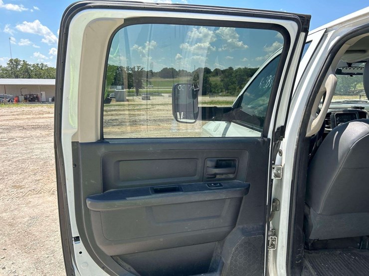 2017-ram-5500-chassis-crew-cab-reading-service-truck-image-18