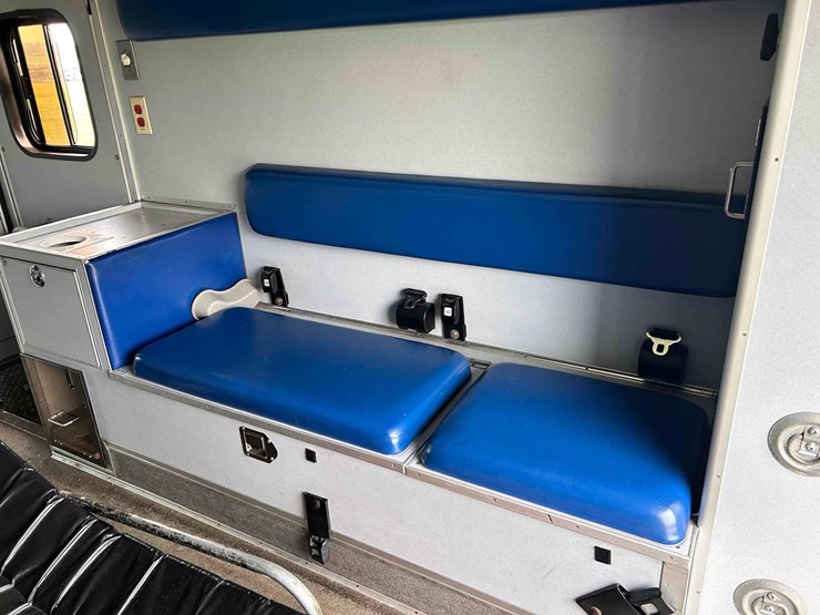 2008-ford-ambulance-image-17