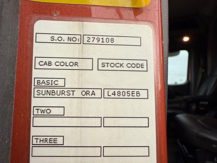 2015-peterbilt-579-image-75