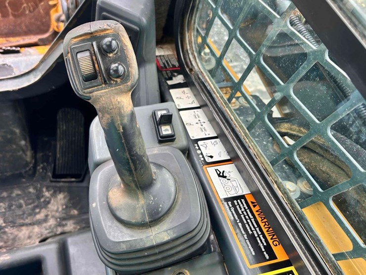2018-deere-325g-image-18