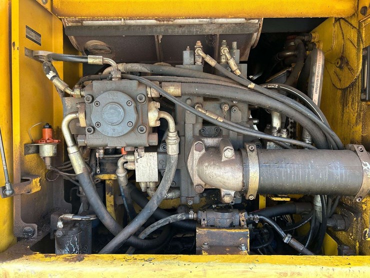 2001-new-holland-ec215-image-13