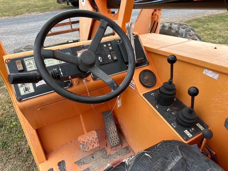 2005-jlg-8042-image-17