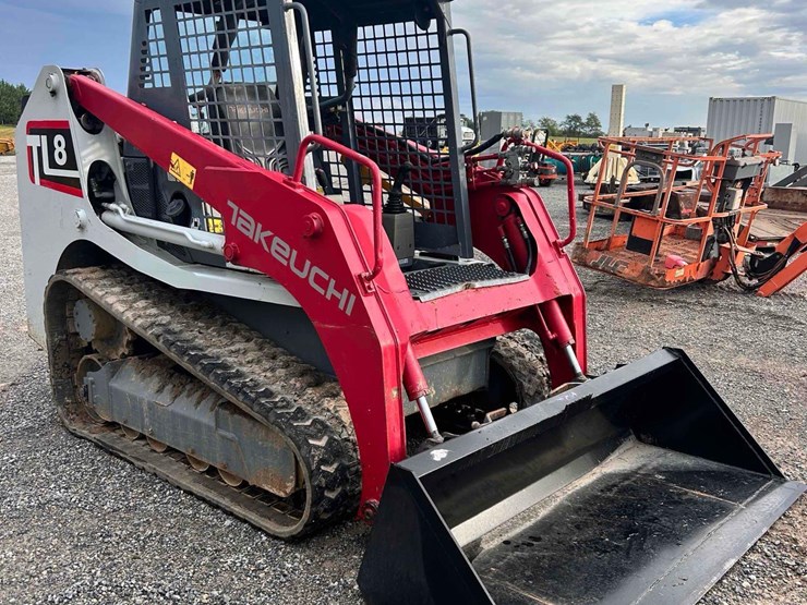2016-takeuchi-tl8-image-3