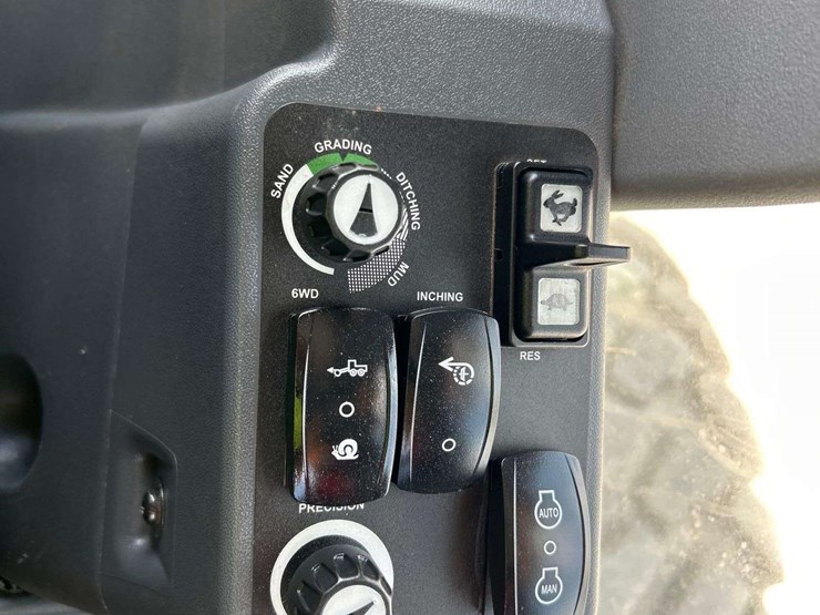 2025-deere-872gp-image-19