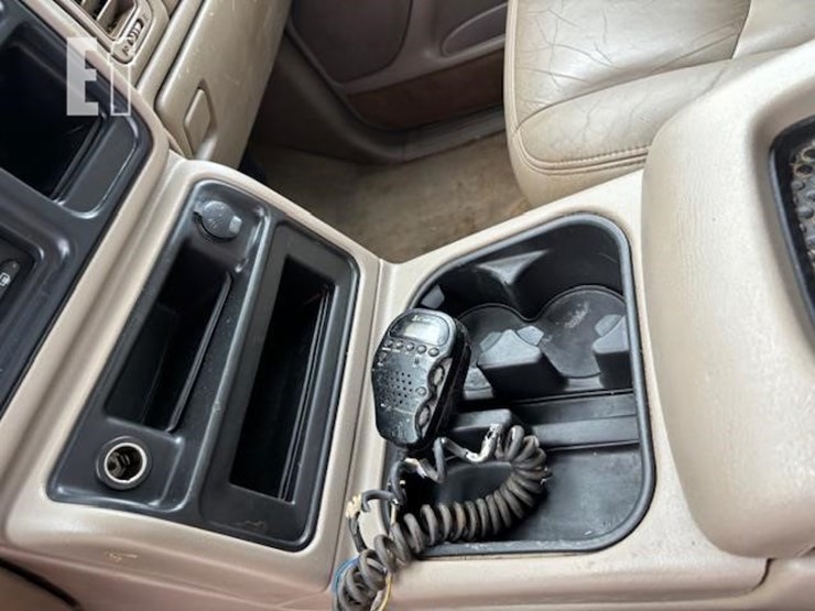 2004-chevrolet-silverado-2500-image-12