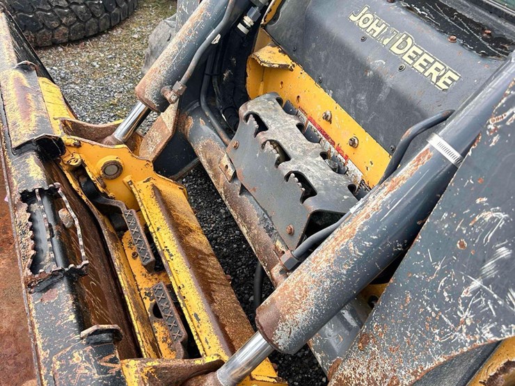 2018-deere-325g-image-8