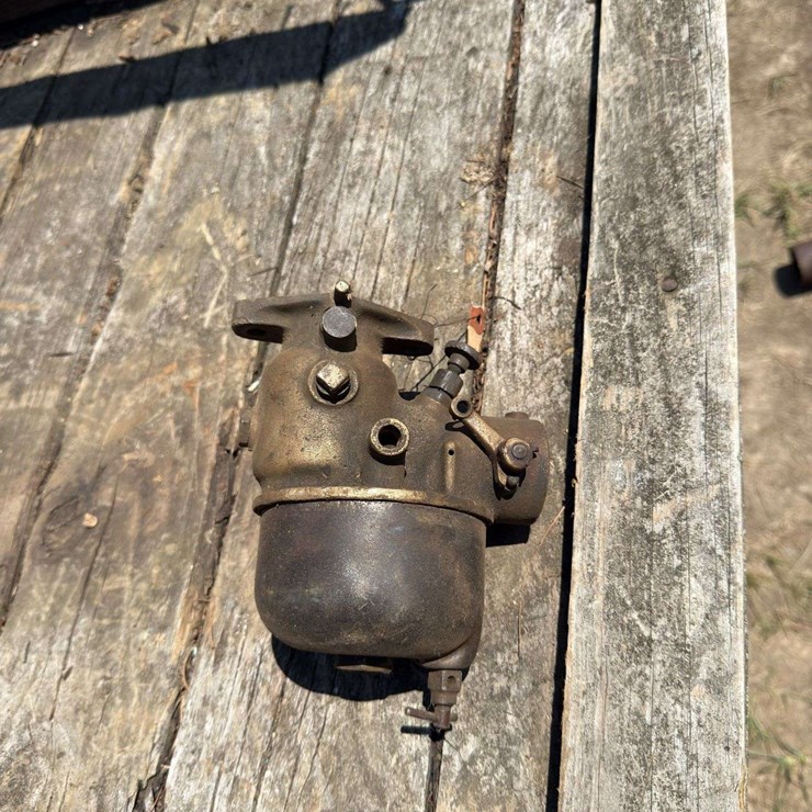 Case 10-20 Crossmotor Carburetor
