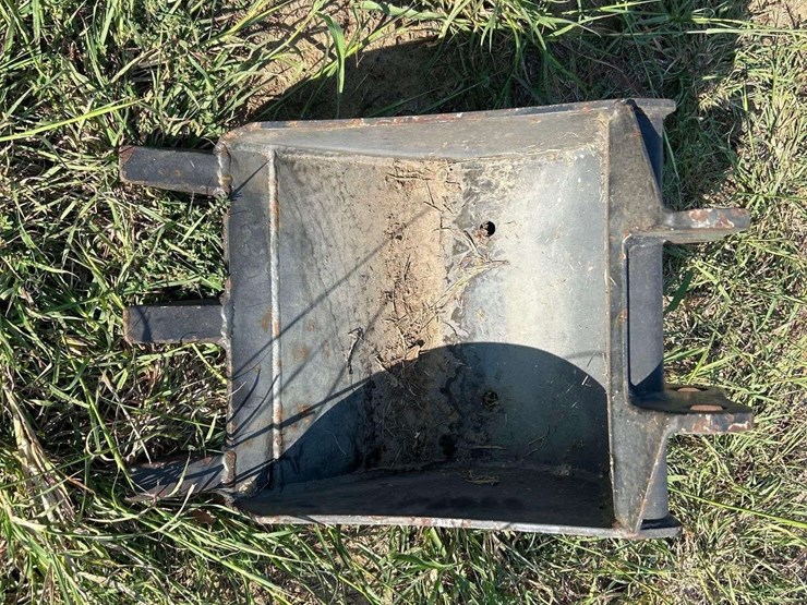 12in-mini-excavator-tooth-bucket-image-1