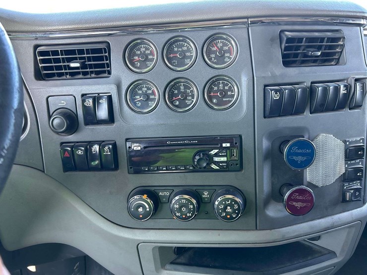 2015-peterbilt-579-image-15
