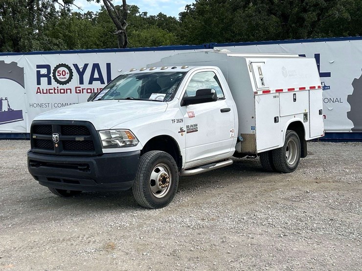 2015-ram-3500-enclosed-service-truck-image-1