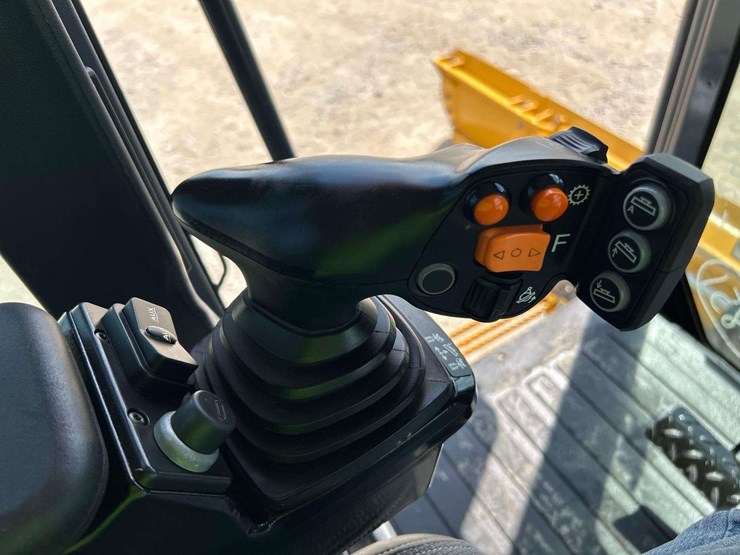 2025-deere-872gp-image-17
