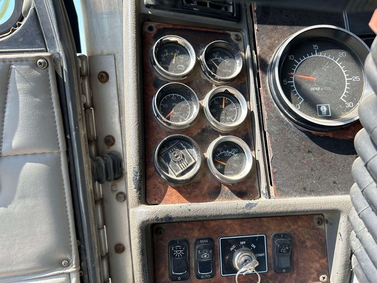 2004-kenworth-t800-image-14
