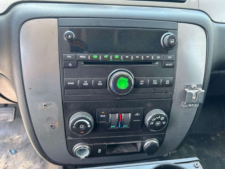 2014-chevrolet-tahoe-image-15