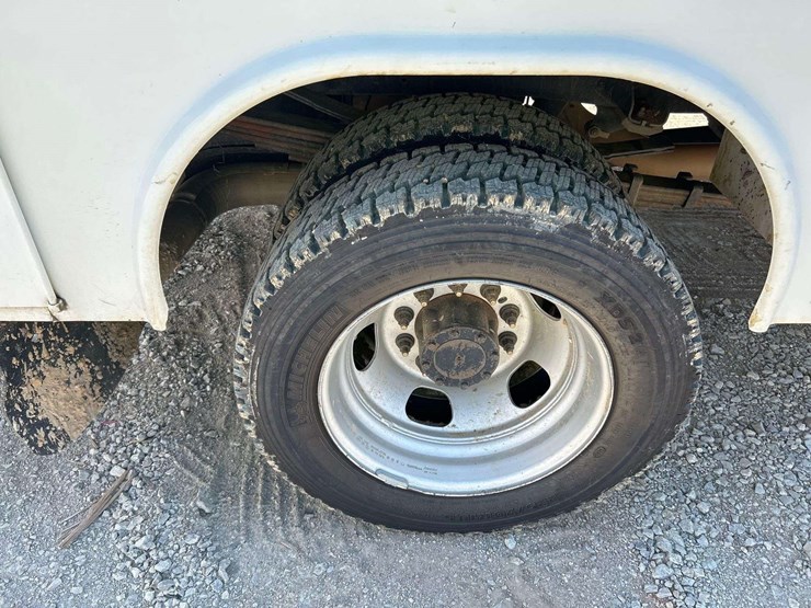 2017-ram-5500-chassis-crew-cab-reading-service-truck-image-27