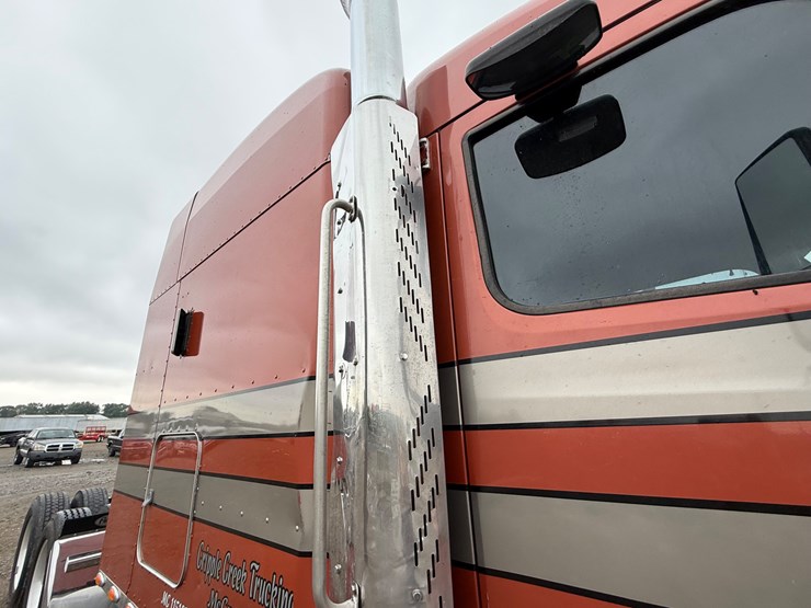 2015-peterbilt-579-image-30