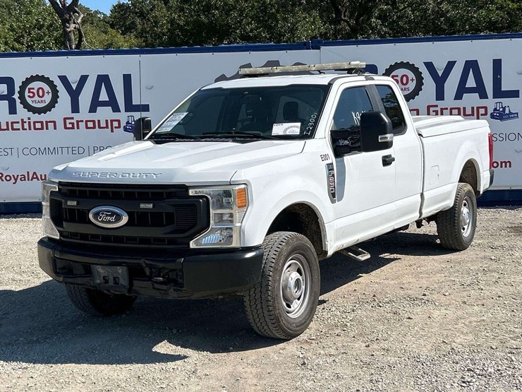 2022-ford-f250-xl-image-1