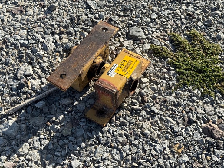 #2578-•-lot-of-(2)-shaft-carriers-image-2