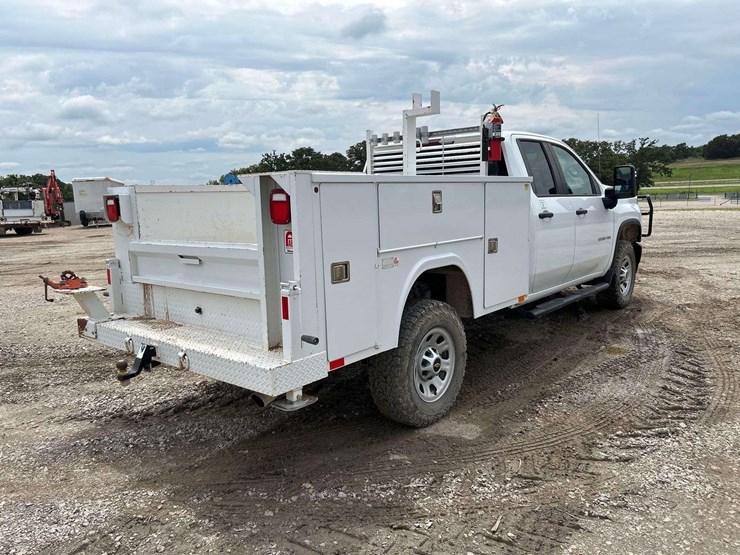 2020-chevrolet-silverado-3500-image-3