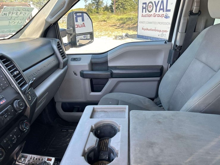 2021-ford-f250-xl-image-16