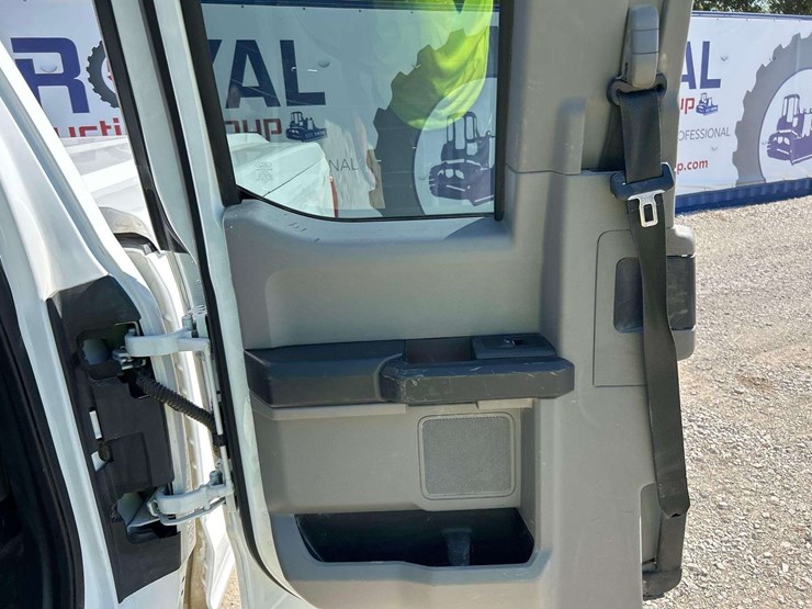 2022-ford-f250-xl-image-16