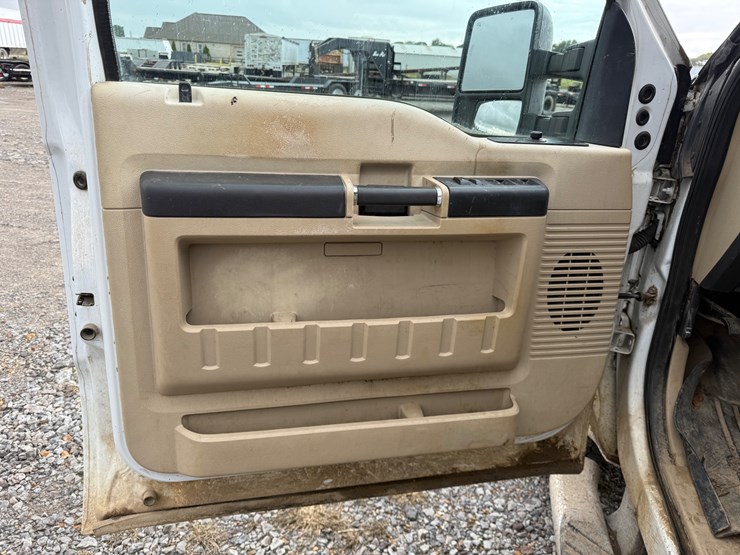 2010-ford-f350-image-37