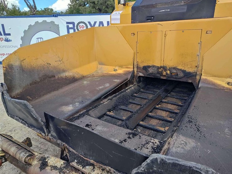 2013-caterpillar-ap-500e-image-21