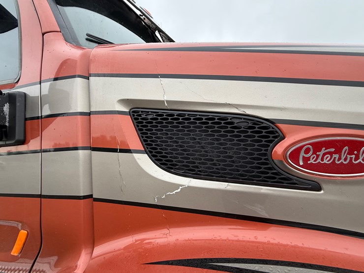 2015-peterbilt-579-image-28