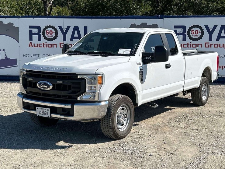 2021-ford-f250-xl-image-1