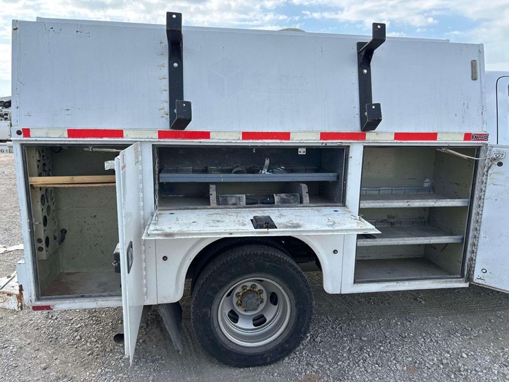 2015-ram-3500-enclosed-service-truck-image-19
