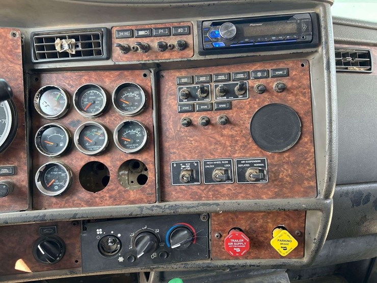 2004-kenworth-t800-image-15