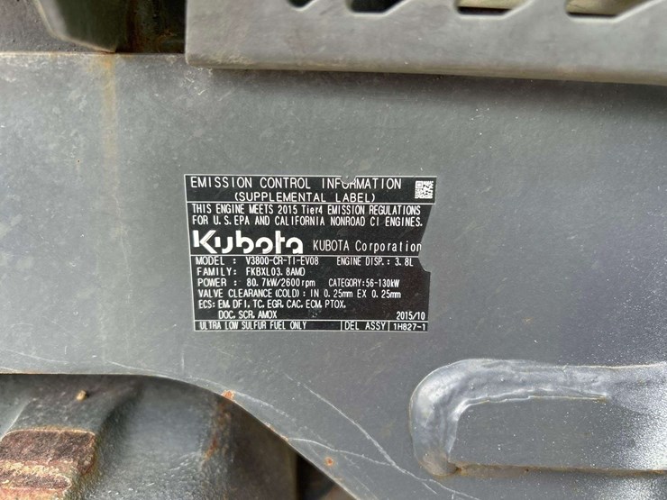 2017-kubota-m5-111d-image-10