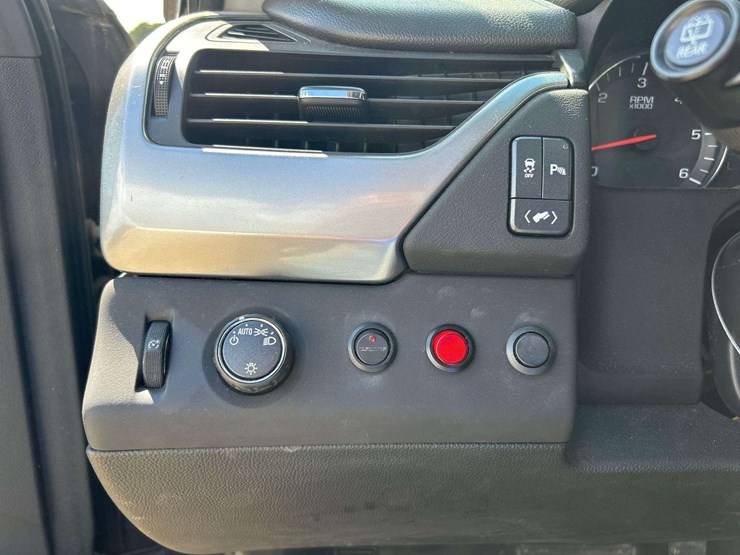 2017-chevrolet-tahoe-image-15