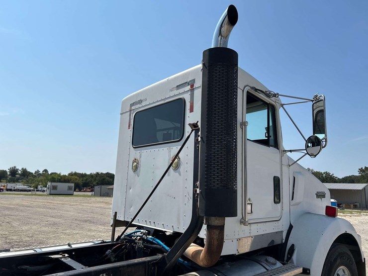 2004-kenworth-t800-image-22