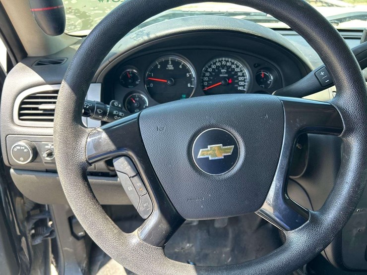 2014-chevrolet-tahoe-image-14
