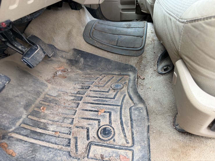 2010-ford-f350-image-38