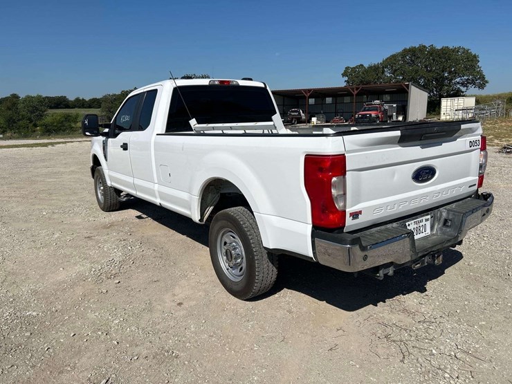 2021-ford-f250-xl-image-2