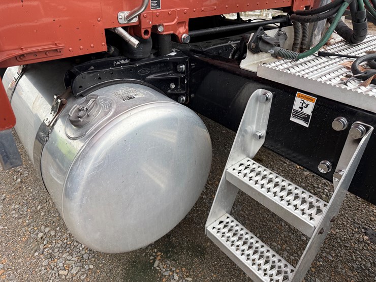 2015-peterbilt-579-image-17
