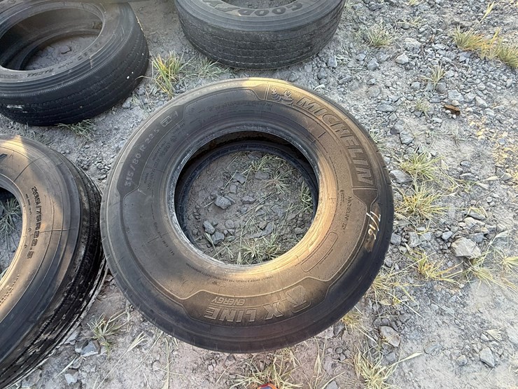 #9979-•-lot-of-miscellaneous-tires-image-5