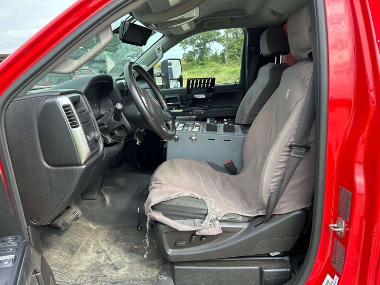 2017-chevrolet-silverado-3500hd-image-12