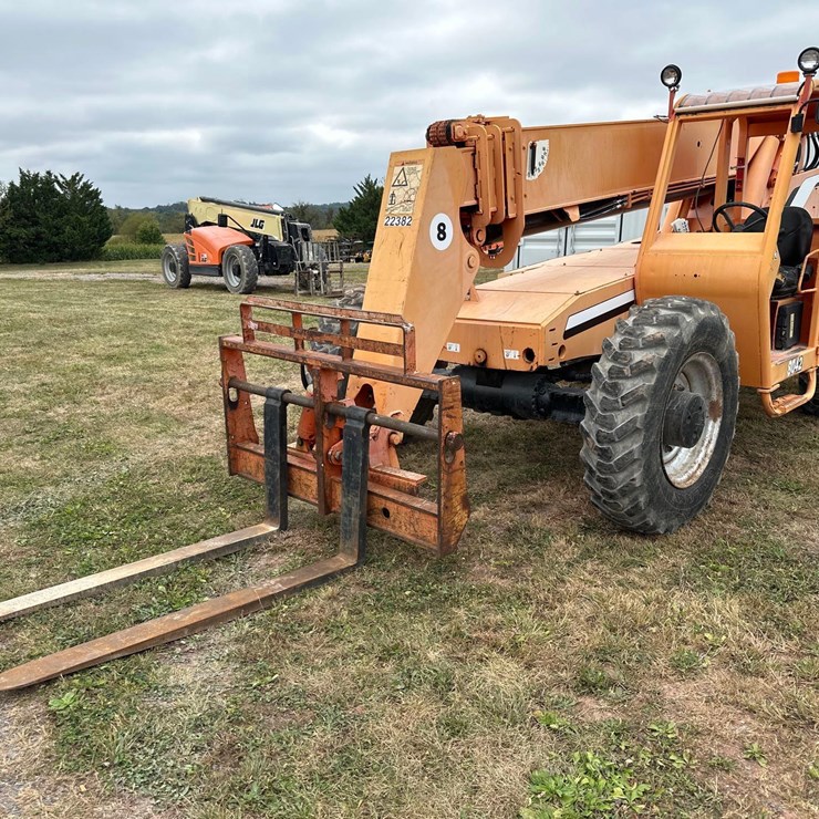 2005 JLG 8042