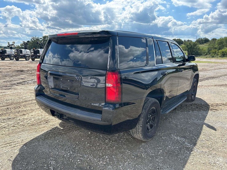 2017-chevrolet-tahoe-image-3