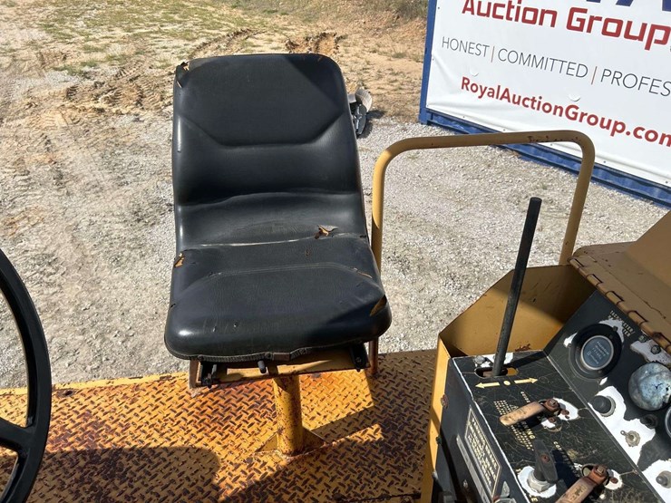2002-ferguson-sp915re-ride-on-pneumatic-asphalt-compactor-image-10